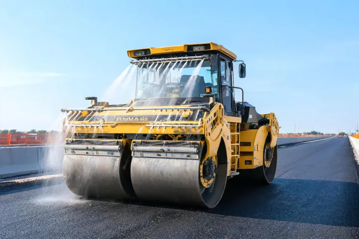 Dynapac 13-ton tandem vibratory roller on asphalt mat
